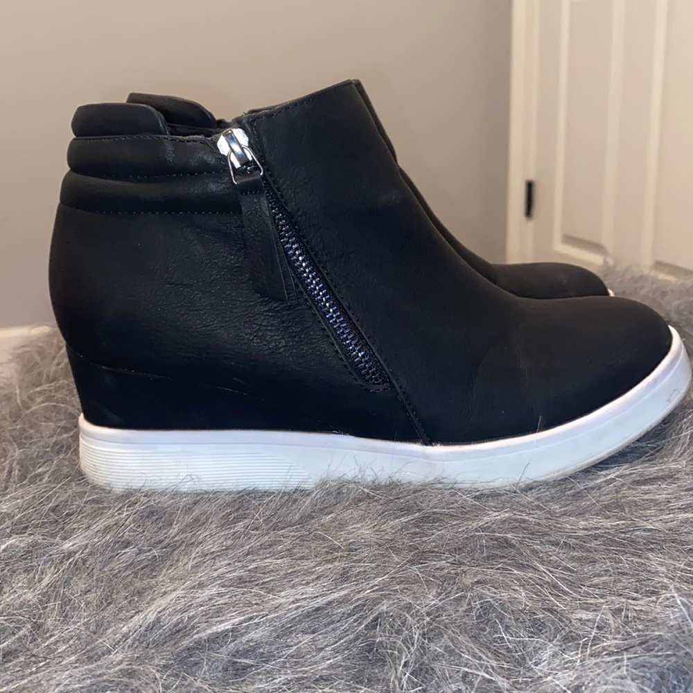 Women’s wedge sneakers